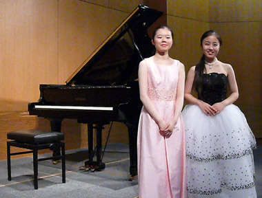 Die Pianistinnen Nozomi Shinozaki und Tomoko Matsuzaka