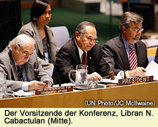 Der Vorsitzende der Konferenz, Libran N. Cabactulan