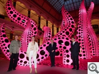 die Eröffnung der Retrospektive über Yayoi Kusama im Gropiusbau im Jubiläumsjahr „160 Jahre Freundschaft Japan-Deutschland