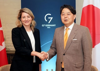 Treffen der Außenminister Japans und Kanadas (1)