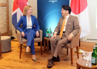 Treffen der Außenminister Japans und des Vereinigten Königreichs