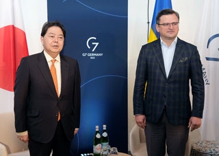 Treffen der Außenminister Japans und der Ukraine (1)