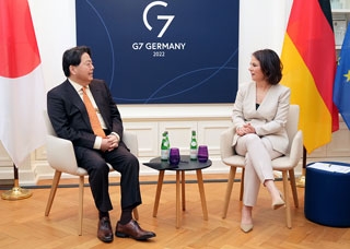 Treffen der Außenminister Japans und Deutschlands (2)