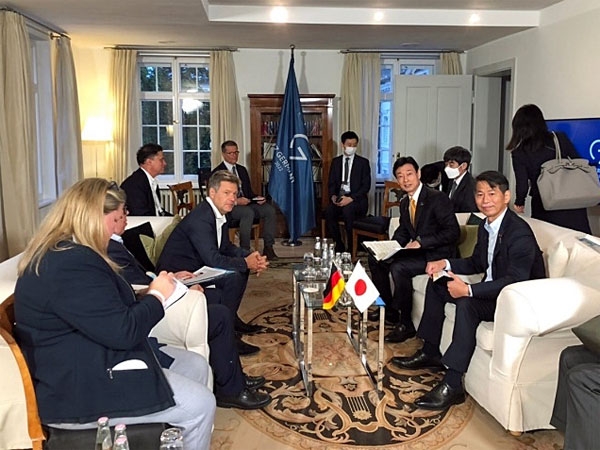 Teilnahme von Wirtschaftsminister Nishimura am G7-Handelsministertreffen