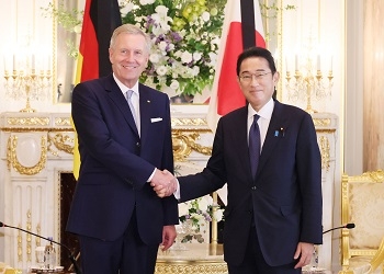 Gespräch zwischen Premierminister Kishida und Bundespräsident a.D. Wulff