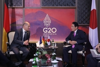 Zusammenkunft der Regierungschefs Japans und Deutschlands in Bali am 16.11.