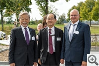 Die offizielle Einweihung des &quot;HORIBA eHub&quot; in Magdeburg (von links) Herr Horiba, Herr Botschafter Yanagi, Herr Dr. Benecke