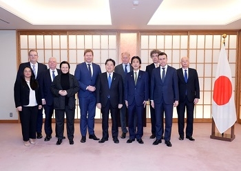 Höflichkeitsbesuch der Delegation des Auswärtigen Ausschusses des  Deutschen Bundestags bei Außenminister Hayashi
