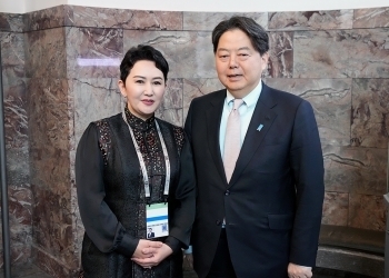 Kurzes Gespräch zwischen den Außenministern Japans und der Mongolei