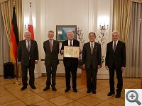 Überreichung der Auszeichnung des Außenministers an die Deutsch-Japanische Gesellschaft Berlin