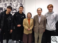 das Bundesligaspiel Eintracht Frankfurt gegen Borussia Mönchengladbach (mit der Spieler HASEBE Makoto, KAMADA Daichi und ITAKURA Ko)