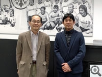 das Bundesligaspiel Eintracht Frankfurt gegen Borussia Mönchengladbach (mit dem Trainer der japanischen Nationalelf, MORIYASU Hajime)