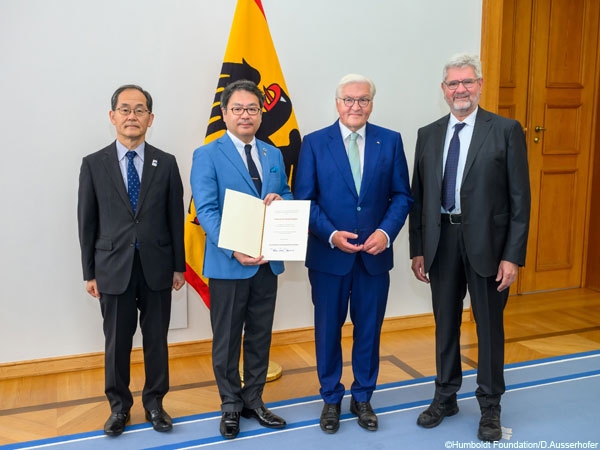Die feierliche Überreichung des Philipp Franz von Siebold-Preises 2023 der Alexander von Humboldt-Stiftung an Prof. Dr. INAGAKI Fumio, Direktor und Forscher an der Japan Agency for Marine-Earth Science and Technology (JAMSTEC) sowie Professor an der Tohoku University