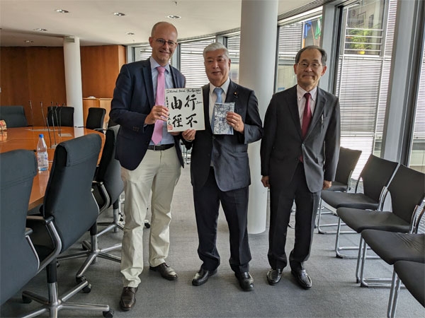 Besuch von Herrn NAKATANI Gen, Berater des Premierministers (zuständig für Internationale Fragen der Menschenrechte)