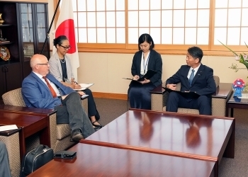 Höflichkeitsbesuch des Bundestagsabgeordneten Radwan bei Staatsminister Yamada