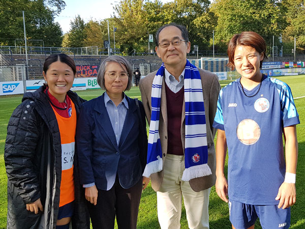 Besuch beim Spiel des 1. FFC Turbine Potsdam in der 2. Frauen-Bundesliga (mit den Spielerinnen KYOKAWA Mai und ITO Sara) 