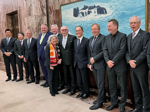 Treffen von „Science and Technology in Society Forum“ in der Residenz
