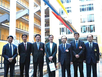 Die Mitglieder der Delegation zusammen mit der Abgeordneten Dr. Piechotta