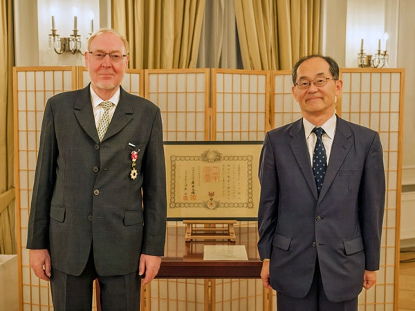 ハインリッヒ・メンクハウス教授叙勲伝達式（於大使公邸）
