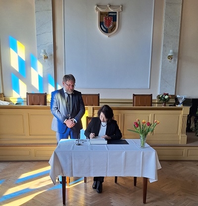 Teilnahme an der Gedenkfeier Todestag Dr. KOENUMA Nobutsugu (2)