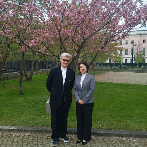 Besuch vom Regisseur Wim Wenders und seiner Familie.