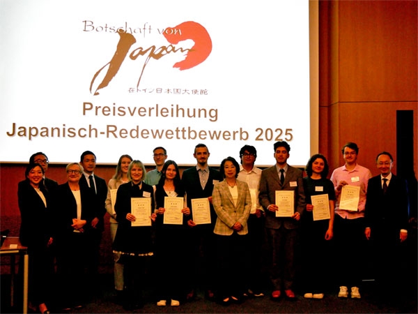 Preisverleihung im Rahmen des Japanisch-Redewettbewerbs 2025