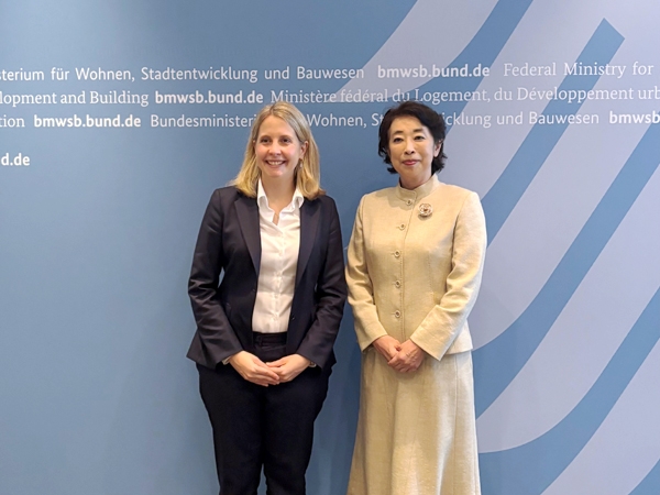Höflichkeitsbesuch bei Frau Verena HUBERTZ, Bundesministerin für Wohnen, Stadtentwicklung und Bauwesen 